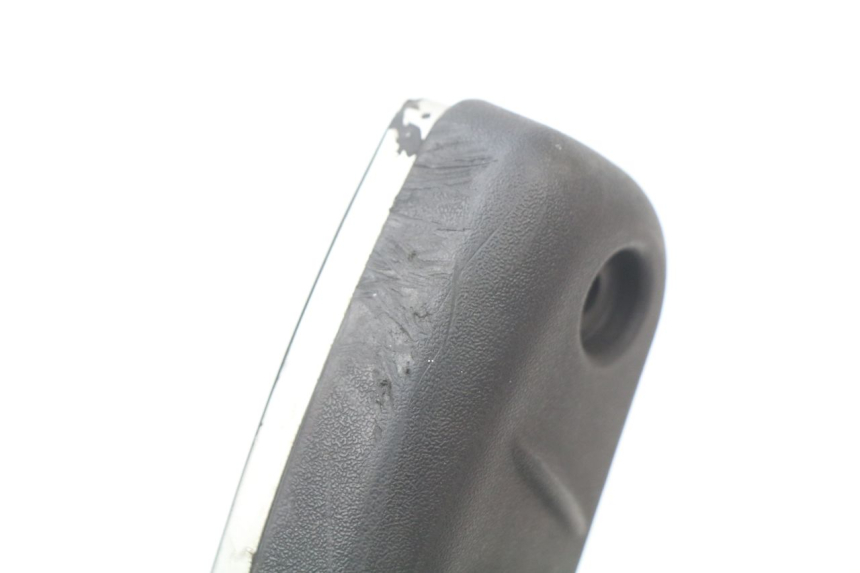 photo de REPOSAPIES TRASERA IZQUIERDA PIAGGIO BEVERLY 125 (1998 - 2005)