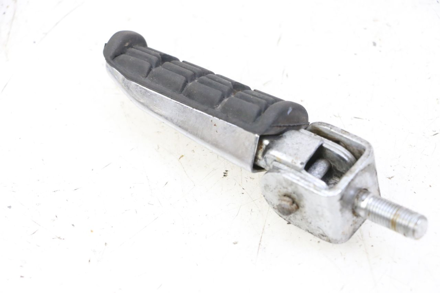 photo de REPOSAPIES TRASERA IZQUIERDA YAMAHA FJ 36Y 1100 (1984 - 1985)