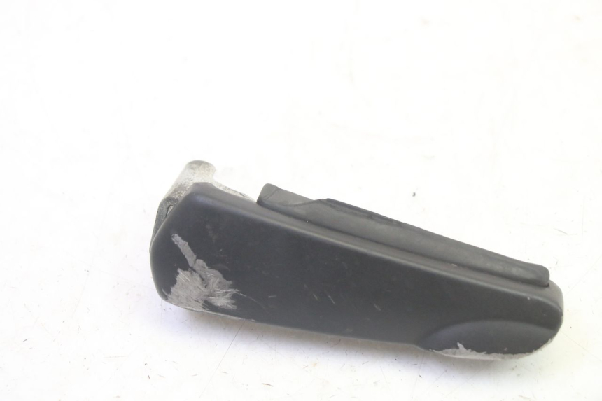 photo de REPOSAPIES TRASERA IZQUIERDA PIAGGIO FLY 4T 50 (2013 - 2017) - Primer plano técnico