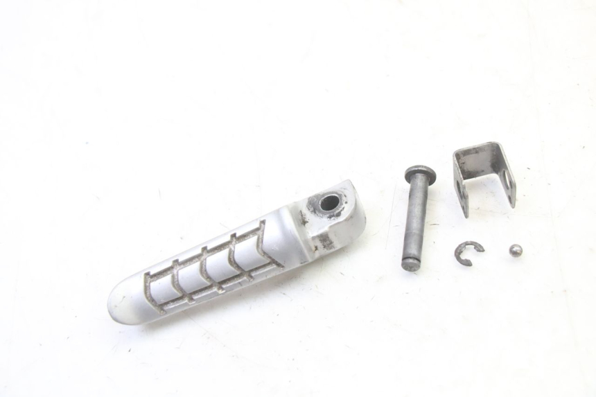 photo de REPOSAPIES TRASERA IZQUIERDA BMW G310 R 310 (2016 - 2020)