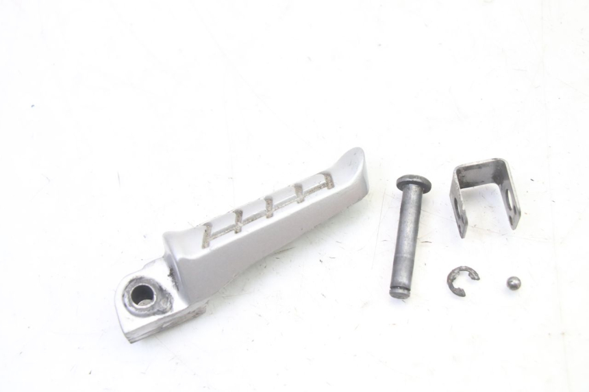 photo de REPOSAPIES TRASERA IZQUIERDA BMW G310 R 310 (2016 - 2020)