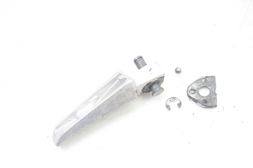 photo de REPOSAPIES TRASERA IZQUIERDA SUZUKI GSR 750 (2011 - 2017)