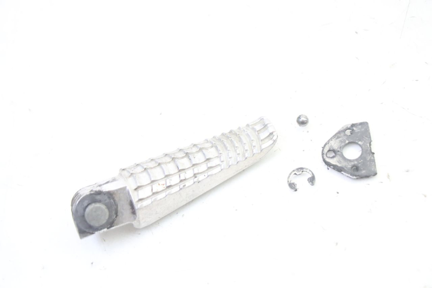 photo de REPOSAPIES TRASERA IZQUIERDA SUZUKI GSR 750 (2011 - 2017)