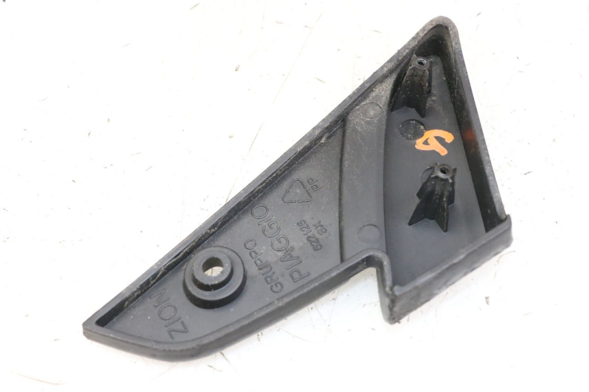 photo de REPOSAPIES TRASERA IZQUIERDA PIAGGIO VESPA LX IE 125 (2010 - 2012)