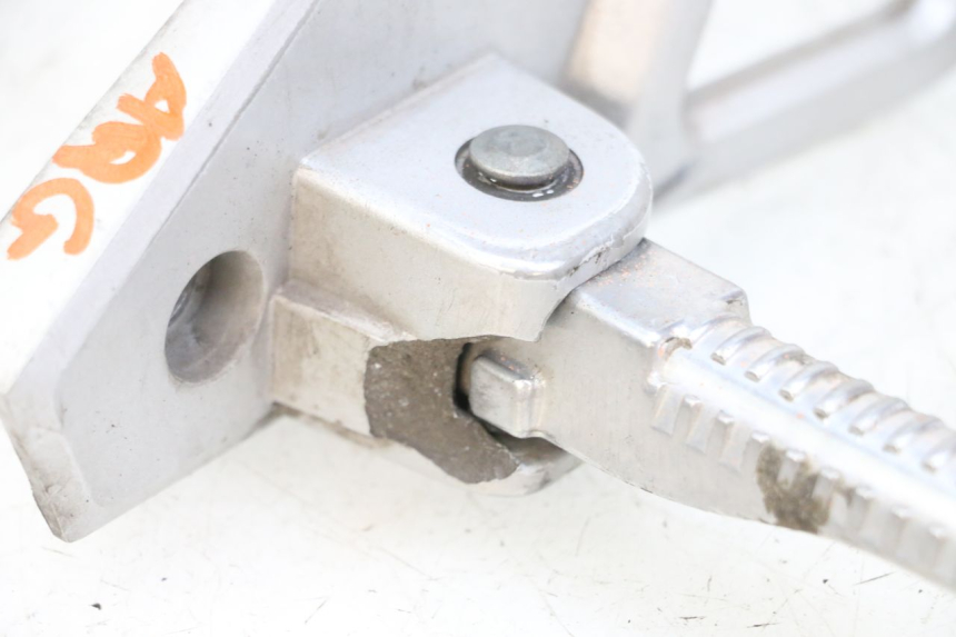 photo de REPOSAPIES TRASERA IZQUIERDA PEUGEOT SPEEDFIGHT 4 4T EFI 50 (2021 - 2025) - Otra perspectiva