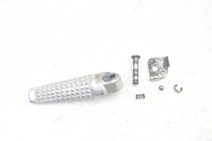 photo de REPOSAPIES TRASERA IZQUIERDA SUZUKI SV S 650 (2003 - 2009)