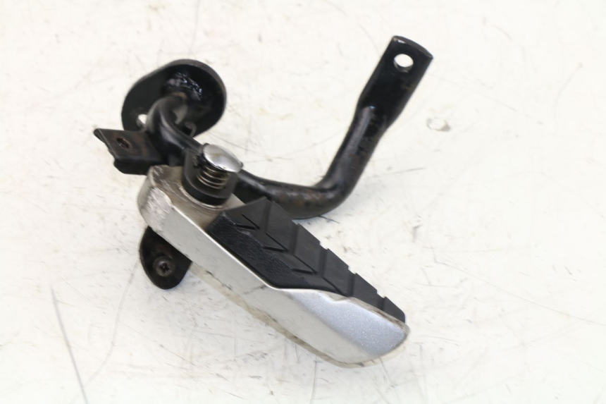 photo de REPOSAPIES TRASERA IZQUIERDA SYM GTS EVO 125 (2009 - 2013)