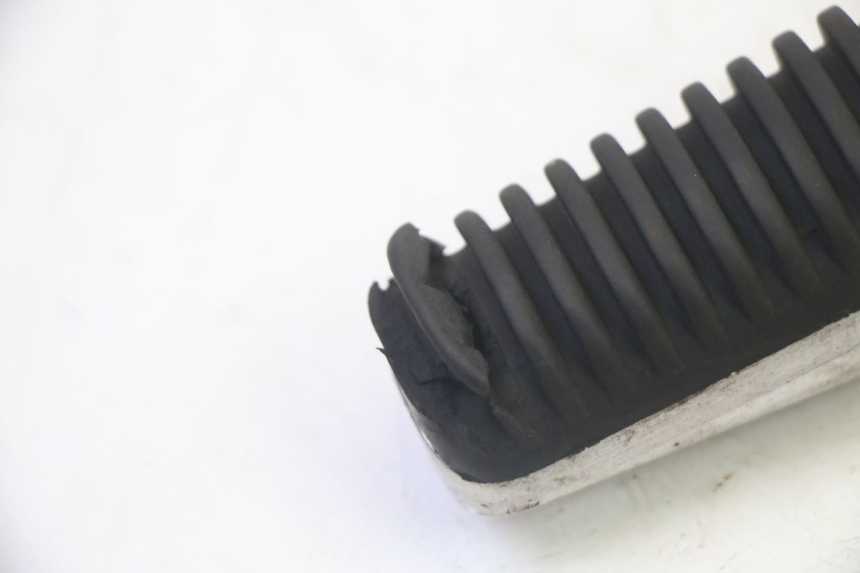 photo de REPOSAPIES TRASERA IZQUIERDA YAMAHA X-MAX XMAX 250 (2006 - 2009)