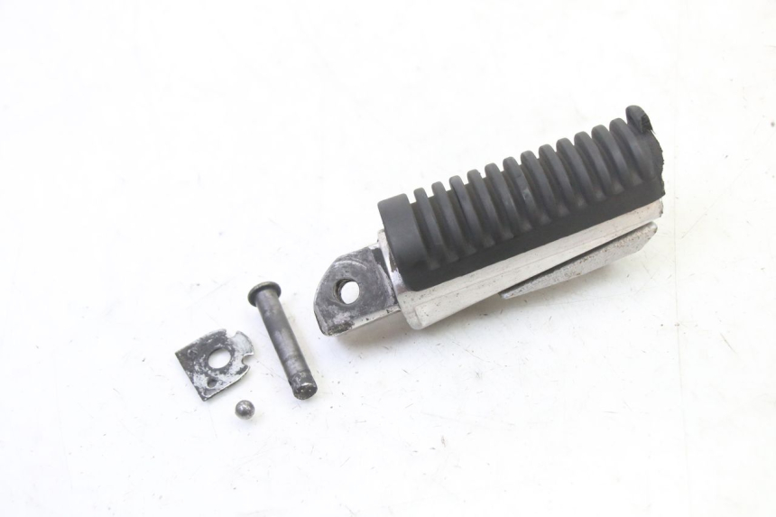 photo de REPOSAPIES TRASERA IZQUIERDA YAMAHA XJ6 ABS 600 (2008 - 2016)
