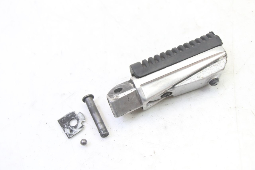 photo de REPOSAPIES TRASERA IZQUIERDA YAMAHA XJ6 ABS 600 (2008 - 2016)