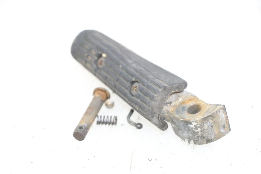 photo de REPOSAPIES TRASERA IZQUIERDA YAMAHA XJN DIVERSION 600 (2000 - 2003)