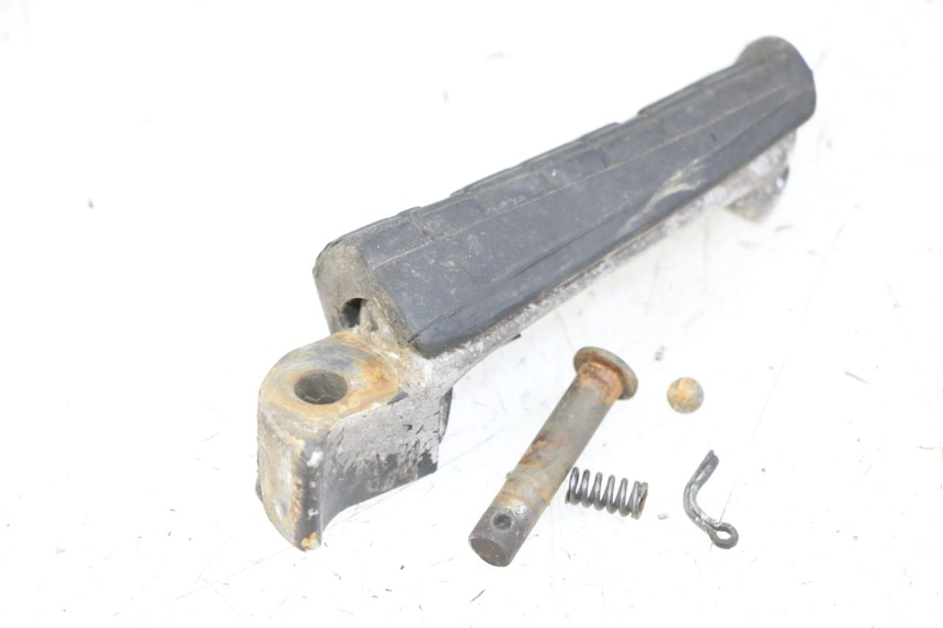photo de REPOSAPIES TRASERA IZQUIERDA YAMAHA XJN DIVERSION 600 (2000 - 2003)