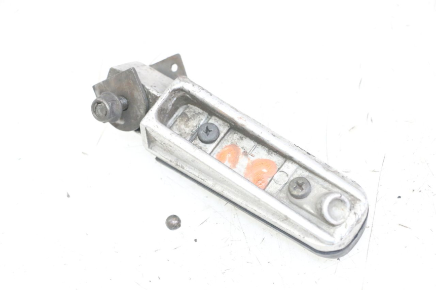 photo de REPOSAPIES TRASERA IZQUIERDA YAMAHA FZS FAZER 600 (2001 - 2003)
