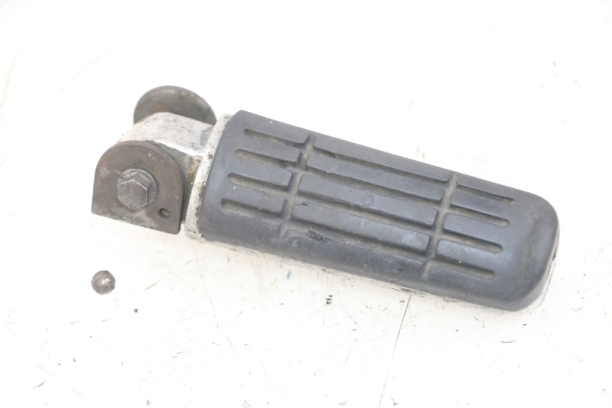 photo de REPOSAPIES TRASERA IZQUIERDA YAMAHA FZS FAZER 600 (2001 - 2003)