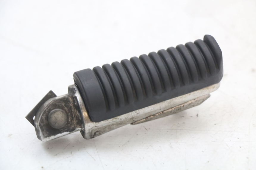 photo de REPOSAPIES TRASERA IZQUIERDA YAMAHA XJ6 ABS 600 (2008 - 2016)