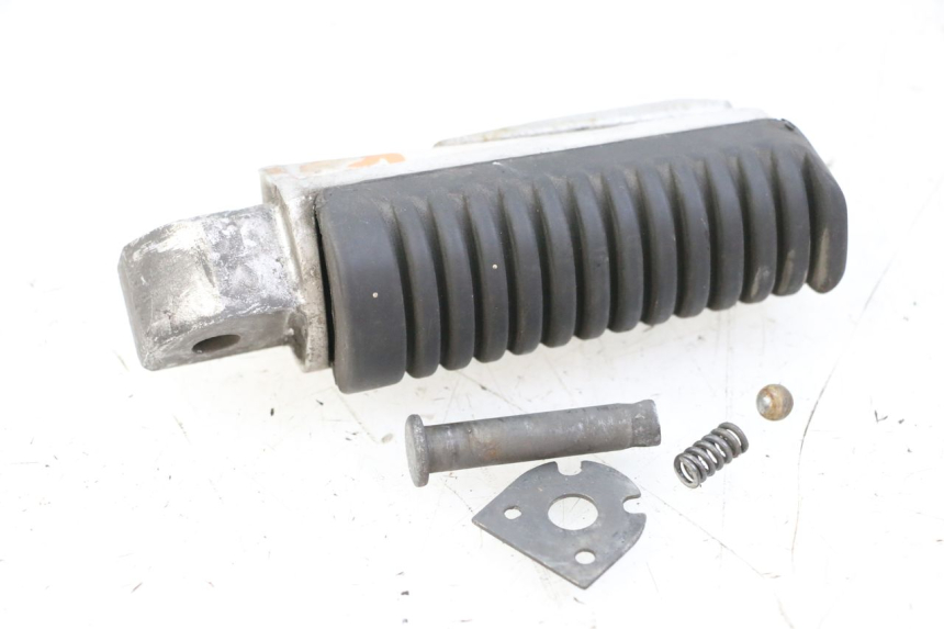 photo de REPOSAPIES TRASERA IZQUIERDA YAMAHA XJ6 ABS 600 (2008 - 2016)