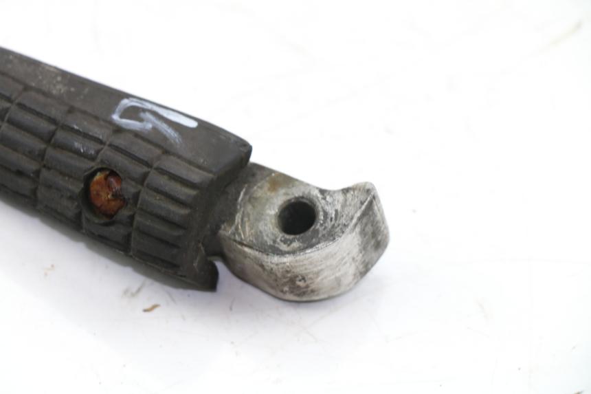 photo de REPOSAPIES TRASERA IZQUIERDA YAMAHA XJS DIVERSION 600 (2000 - 2003)