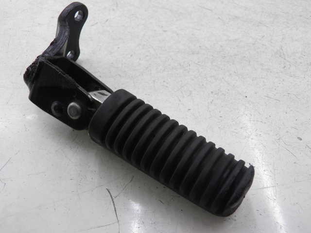 photo de REPOSAPIES TRASERA IZQUIERDA YAMAHA XMAX X-MAX 125 (2006 - 2009)