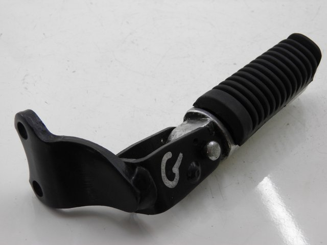 photo de REPOSAPIES TRASERA IZQUIERDA YAMAHA XMAX X-MAX 125 (2006 - 2009)