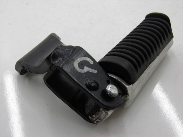 photo de REPOSAPIES TRASERA IZQUIERDA YAMAHA XMAX X-MAX 125 (2006 - 2009)