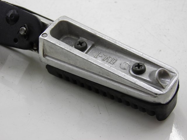 photo de REPOSAPIES TRASERA IZQUIERDA YAMAHA XMAX X-MAX 125 (2006 - 2009)