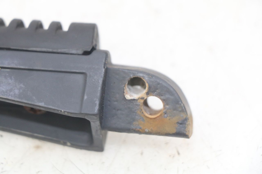 photo de SOPORTE DE PIE TRASERO IZQUIERDO YAMASAKI RAPTOR 50 (2013 - 2018)