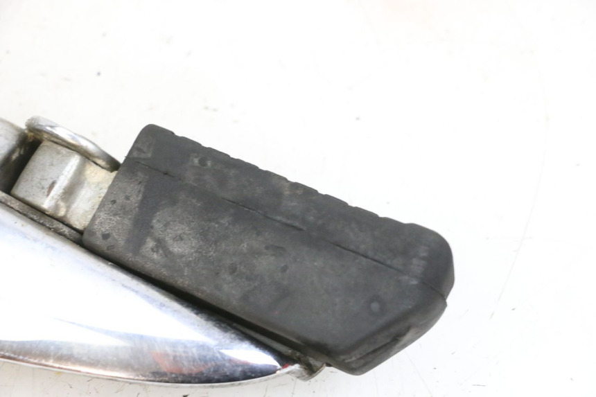 photo de REPOSAPIES TRASERA IZQUIERDA KYMCO ZING 125 (1997 - 2003) - Otra perspectiva