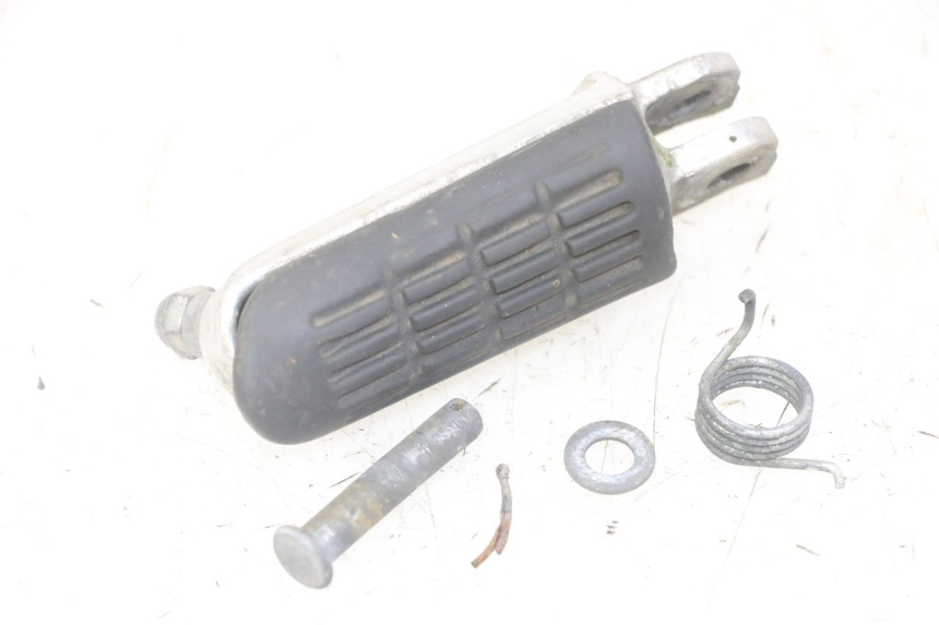 photo de REPOSAPIES DELANTERA DERECHA HONDA CBF 500 (2004 - 2007)