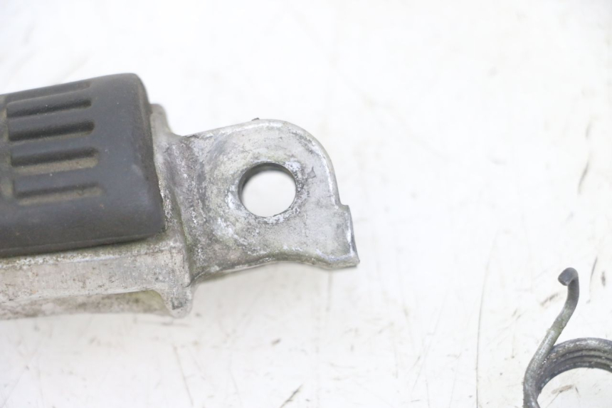 photo de REPOSAPIES DELANTERA DERECHA HONDA CBF 500 (2004 - 2007)