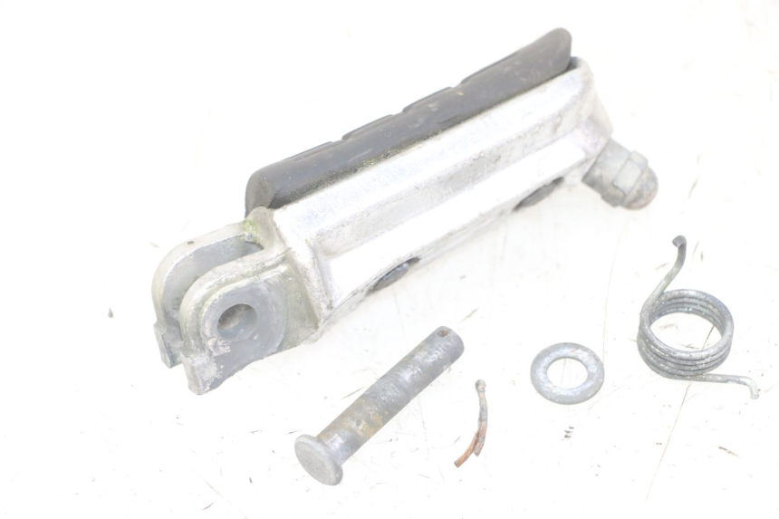 photo de REPOSAPIES DELANTERA DERECHA HONDA CBF 500 (2004 - 2007)
