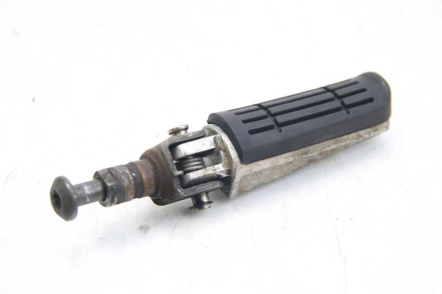 photo de REPOSAPIÉ DERECHO DELANTERO YAMAHA FZS FAZER 600 (2001 - 2003)