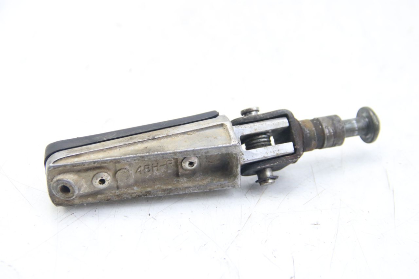 photo de REPOSAPIÉ DERECHO DELANTERO YAMAHA FZS FAZER 600 (2001 - 2003)