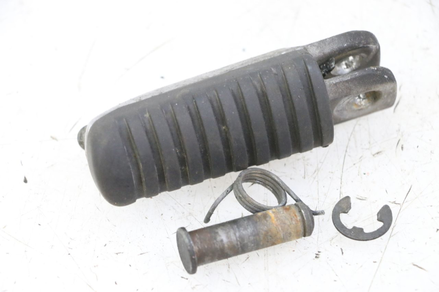 photo de REPOSAPIÉS DELANTERO DERECHO KAWASAKI ZR7 ZR-7 S 750 (1999 - 2004)