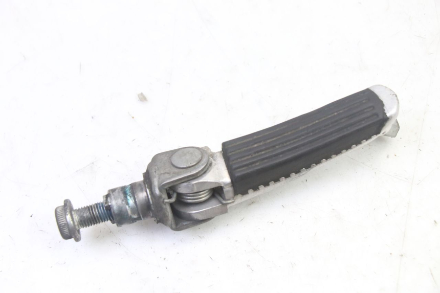photo de REPOSAPIES DELANTERA DERECHA SUZUKI SV S 650 (2003 - 2009)