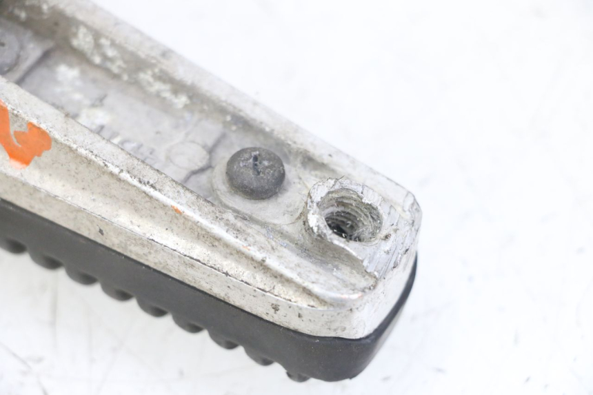 photo de REPOSAPIES DELANTERA DERECHA YAMAHA XJ6 ABS 600 (2008 - 2016)