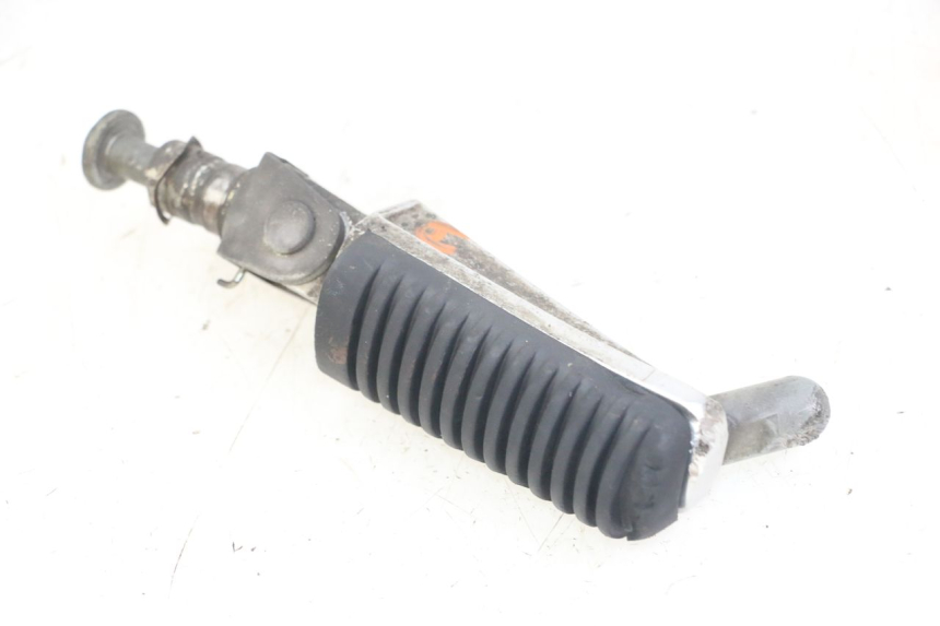 photo de REPOSAPIÉ DERECHO DELANTERO YAMAHA FZS FAZER 600 (2001 - 2003)