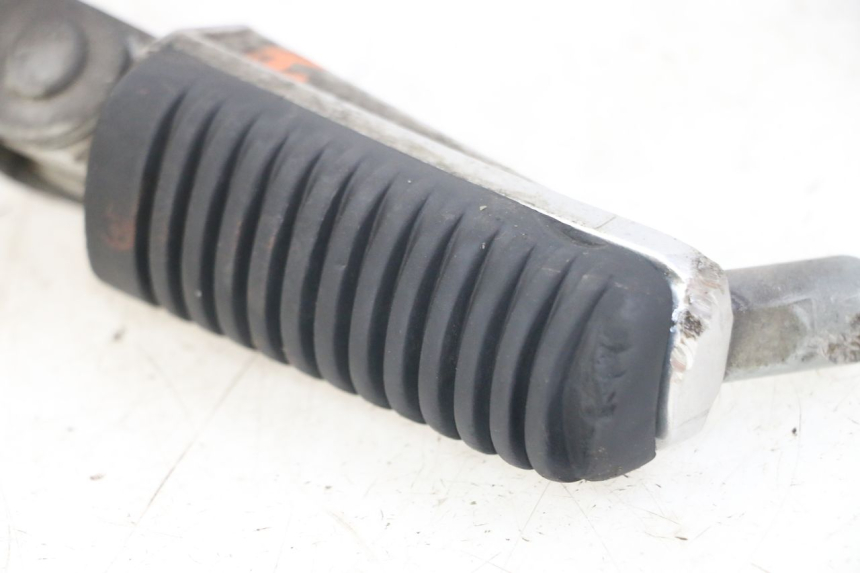 photo de REPOSAPIÉ DERECHO DELANTERO YAMAHA FZS FAZER 600 (2001 - 2003)
