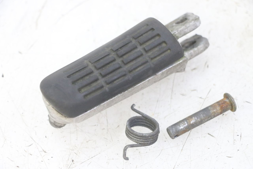 photo de REPOSAPIES DELANTERA IZQUIERDA HONDA CBF 500 (2004 - 2007)