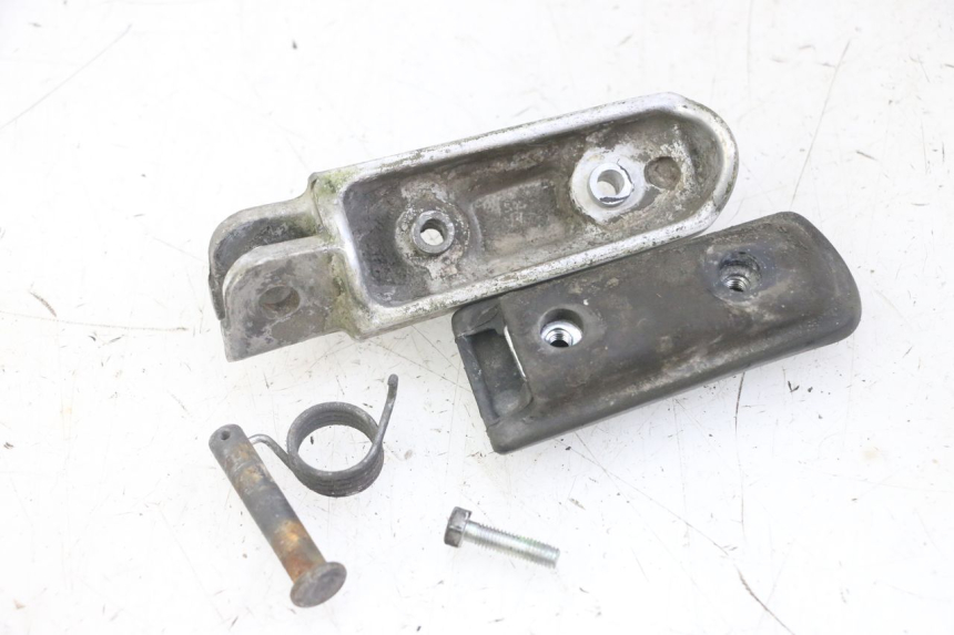 photo de REPOSAPIES DELANTERA IZQUIERDA HONDA CBF 500 (2004 - 2007)