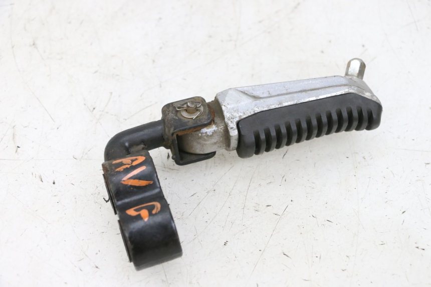 photo de REPOSAPIES DELANTERA IZQUIERDA KSR CODE 125 (2018 - 2020) - Detalle de la pieza