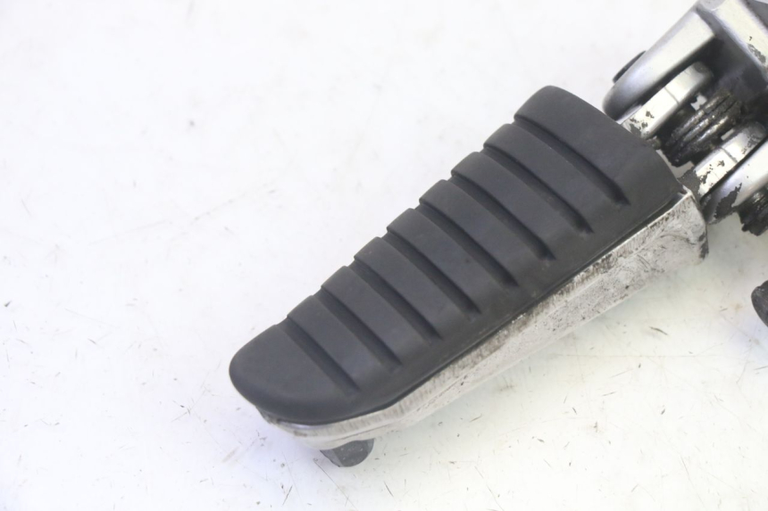 photo de REPOSAPIES DELANTERA IZQUIERDA SUZUKI DL V STROM 1000 (2002 - 2007) - Detalle de la pieza