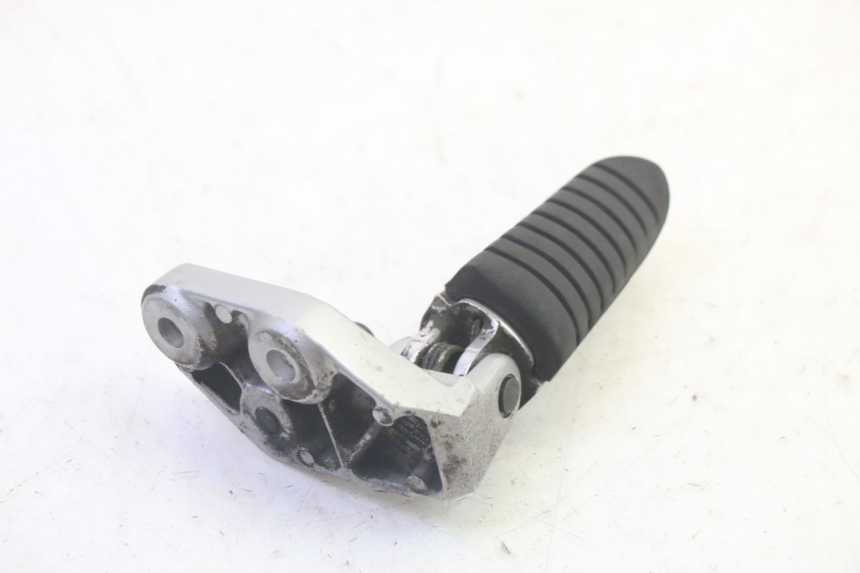 photo de REPOSAPIES DELANTERA IZQUIERDA SUZUKI DL V STROM 1000 (2002 - 2007) - Primer plano técnico