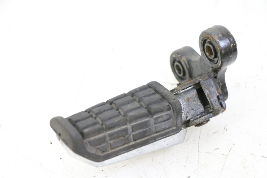 photo de REPOSAPIES DELANTERA IZQUIERDA YAMAHA FJ 36Y 1100 (1984 - 1985)