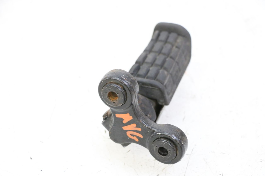 photo de REPOSAPIES DELANTERA IZQUIERDA YAMAHA FJ 36Y 1100 (1984 - 1985)