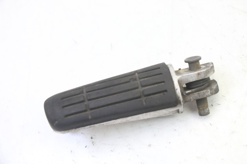 photo de REPOSAPIES DELANTERA IZQUIERDA YAMAHA FZ6 FAZER S2 600 (2007 - 2011)