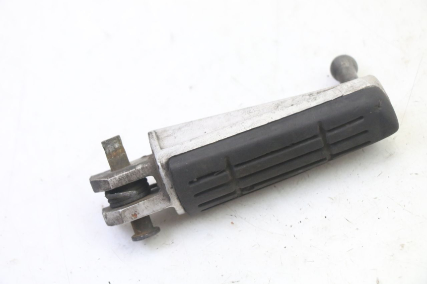 photo de REPOSAPIES DELANTERA IZQUIERDA YAMAHA FZ6 FAZER S2 600 (2007 - 2011)