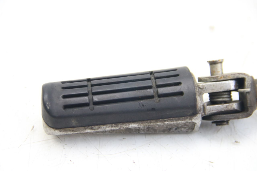 photo de REPOSAPIÉS DELANTERO IZQUIERDO YAMAHA FZS FAZER 600 (2001 - 2003)