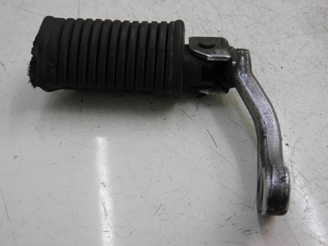 photo de REPOSAPIES DELANTERA IZQUIERDA SUZUKI TU X TUX VOLTY 125 (1999 - 2001)