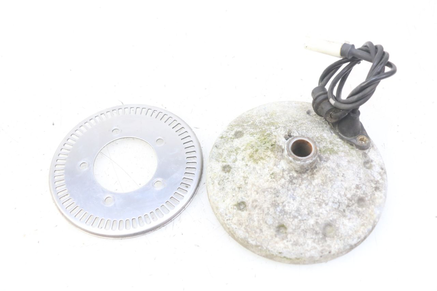 photo de SENSOR ABS DELANTERO PEUGEOT SATELIS COMPRESSOR K15 125 (2006 - 2009) - Primer plano técnico