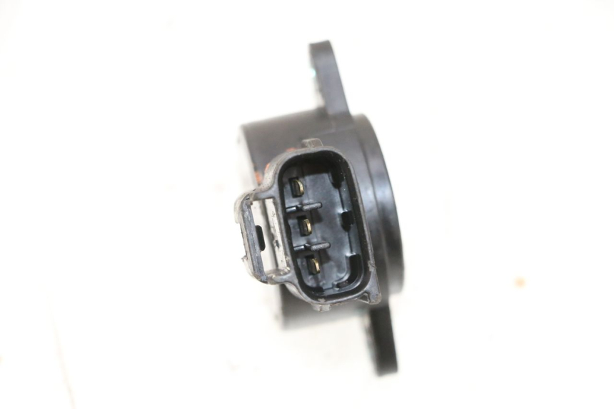 photo de SENSOR TPS YAMAHA XMAX X-MAX 125 (2006 - 2009) - Otra perspectiva